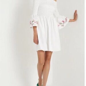 TED BAKER Ivory Floral Embroidered
Off The Shoulder Smocked Dress
Size (2) US 6